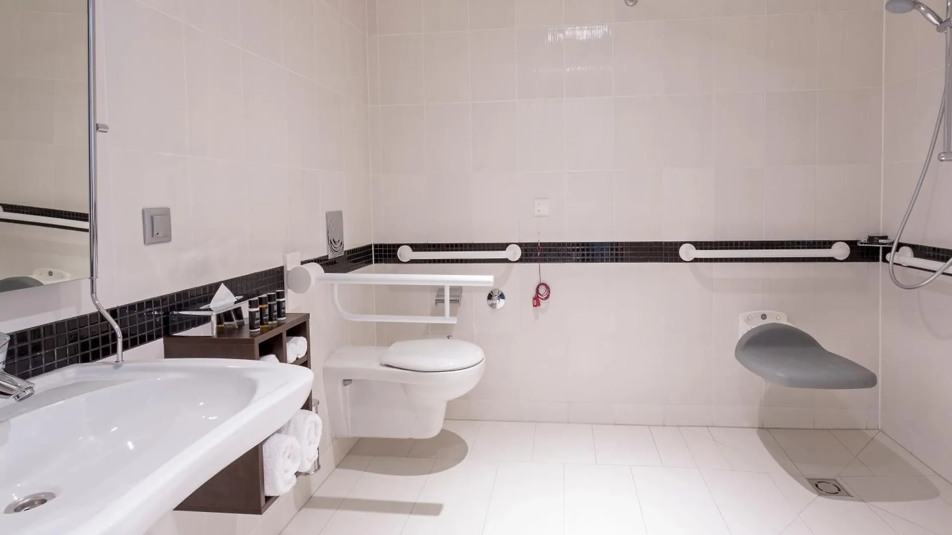 Hampton By Hilton Warsaw City Centre 3*,  Polonya