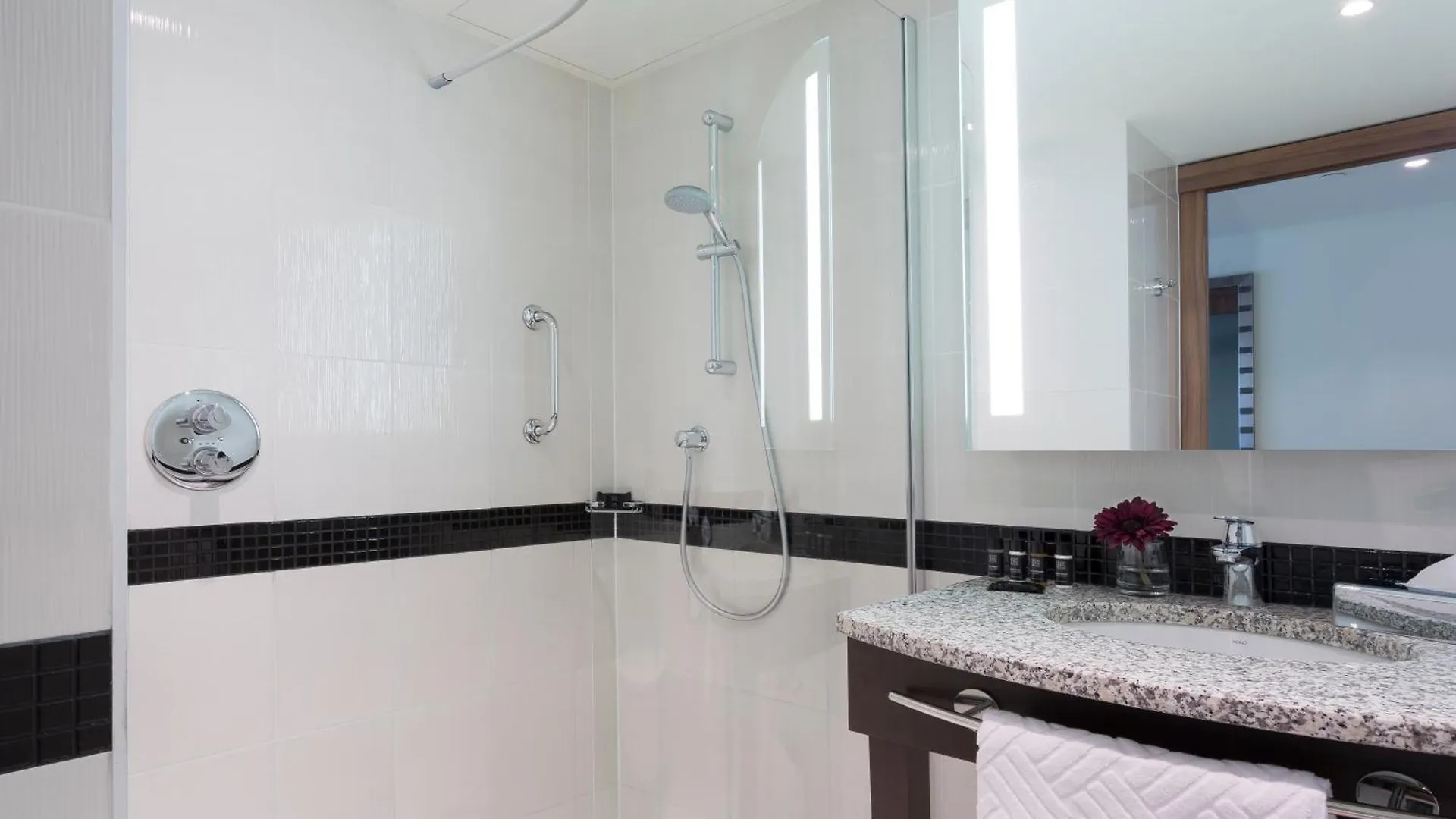 Hampton By Hilton Warsaw City Centre 3*,