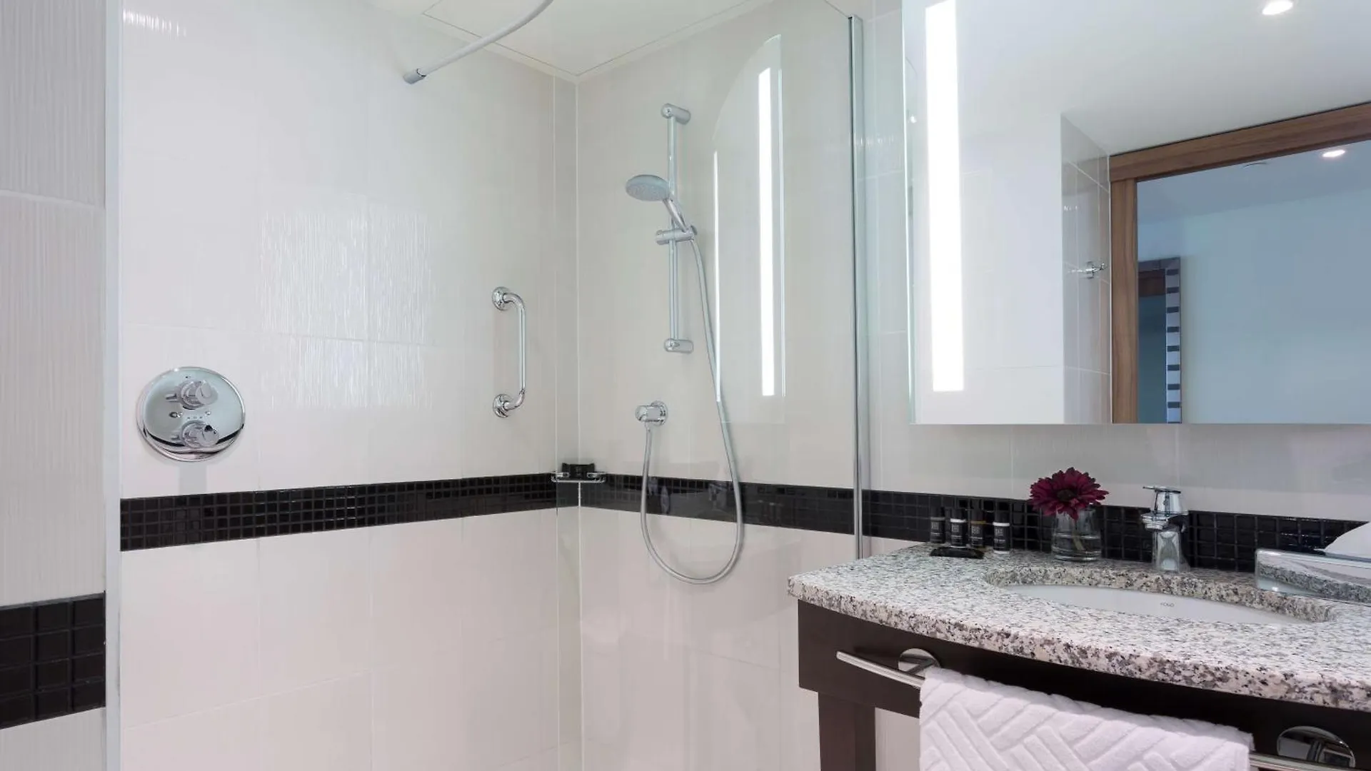 *** Otel Hampton By Hilton Warsaw City Centre Polonya